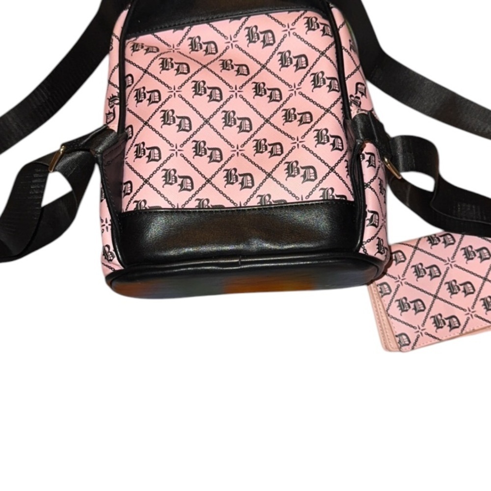 Bella Doña pink gently used pink backpack - Picture 3 of 3